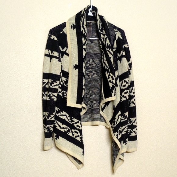 Moon Collection Sweaters - Moon Collection Black and Cream Knit Asymmetrical Cardigan Women's Size Large
